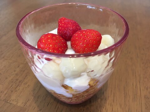 豆腐白玉ヨーグルトいちごパフェ